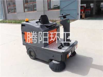 山東騰陽(yáng)環(huán)衛(wèi)TY-1400型電動(dòng)駕駛式掃地車(chē)