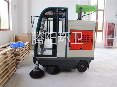 為什么電動(dòng)駕駛式掃地車(chē)現(xiàn)在很受歡迎？