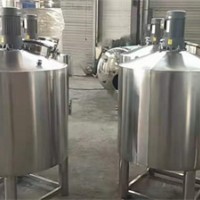 揚(yáng)中市鴻謙不銹鋼攪拌罐加熱保溫攪拌罐保質(zhì)保量誠信經(jīng)營